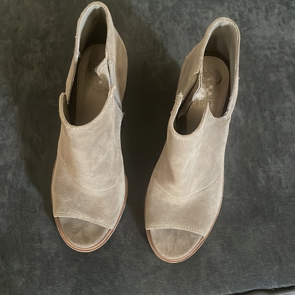 Vince camuto Katleen booties - Picture 2 of 4